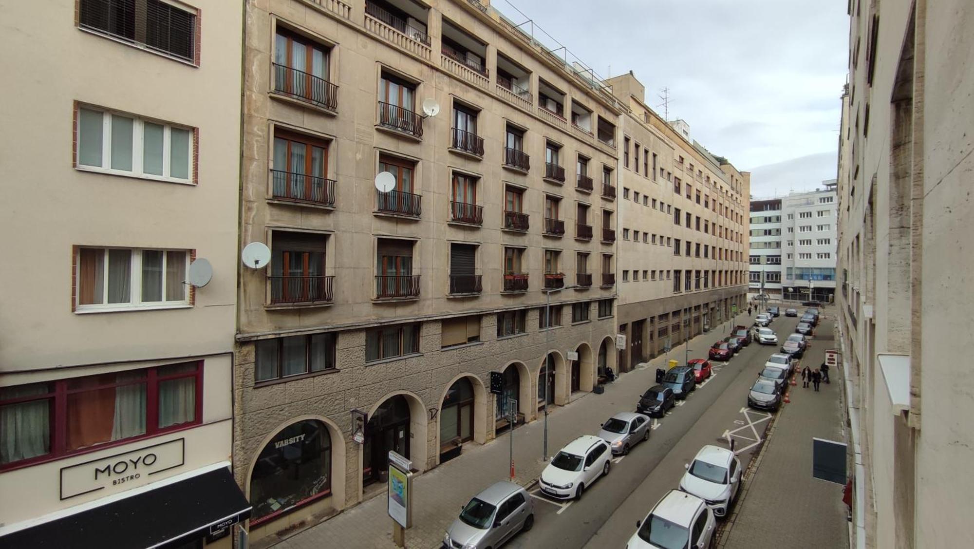 Bratislava Oldtown Apartment 130M2 ,60M2 Terrace And 2 Bathrooms Exteriör bild